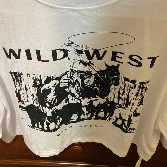 Wild West Graphic White Crop Top - Picture 5 of 5